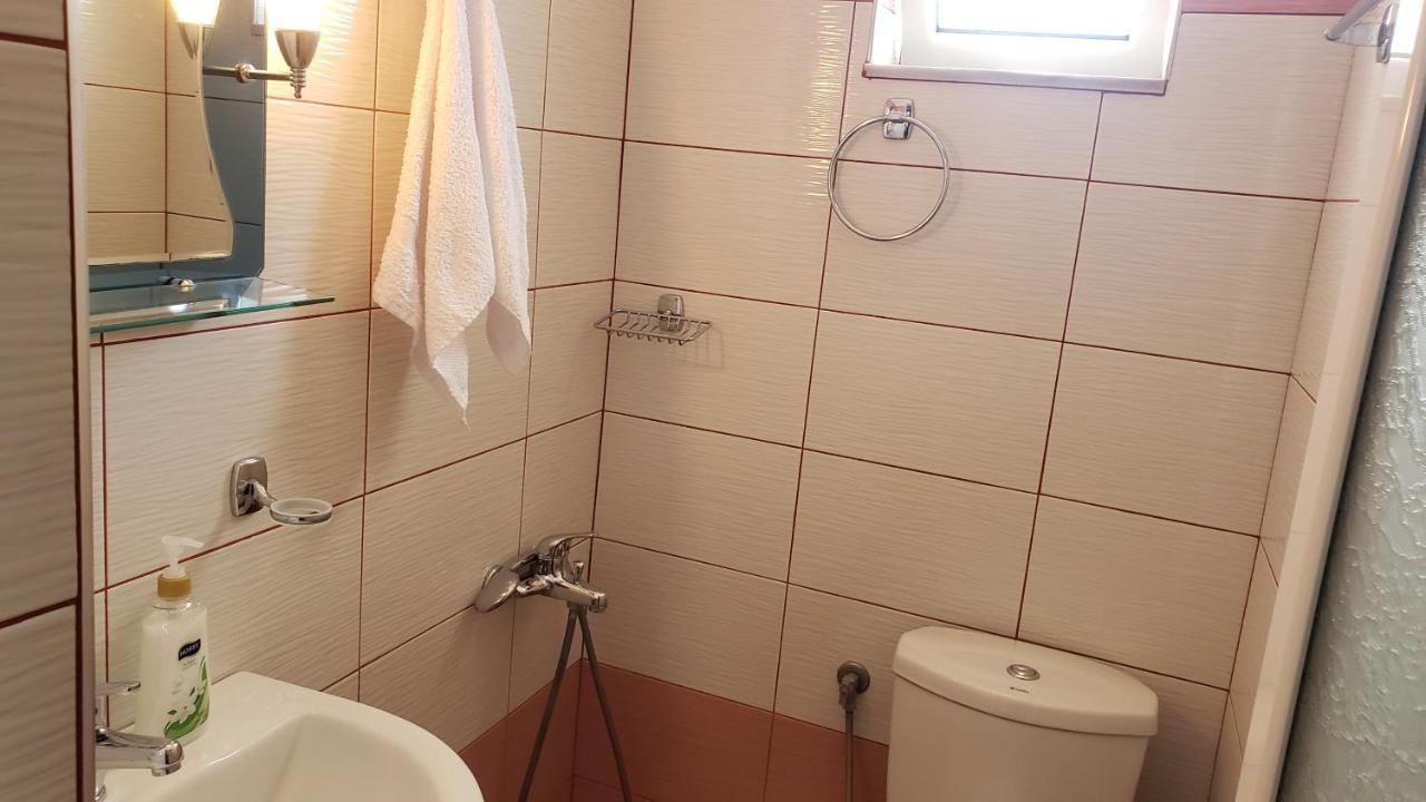 Guesthouse Shehu Ksamil Exterior photo